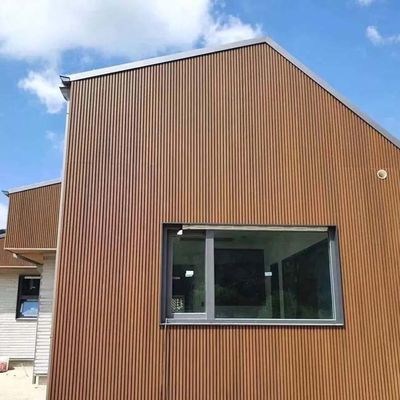 El panel de pared exterior compuesto plástico de madera Co sacó panel de revestimiento estriado de WPC
