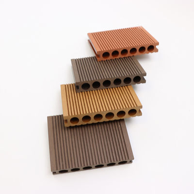 140m m exteriores fáciles instalan el suelo al aire libre impermeable del Decking de WPC