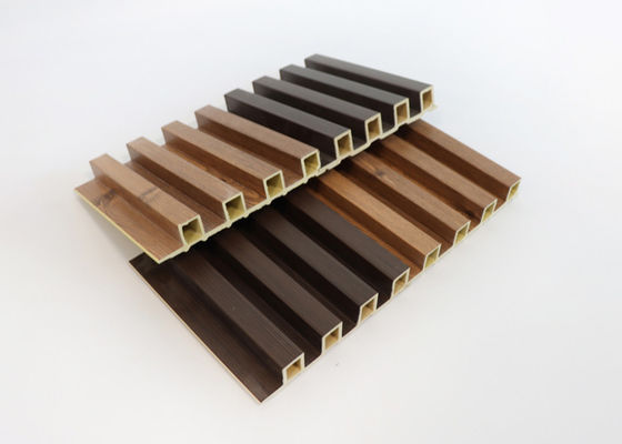Grano de madera del PVC WPC de los paneles decorativos interiores de la pared techo