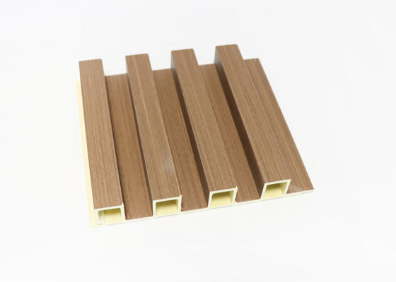 El panel de pared interior del PVC WPC de la flauta interior de madera del grano para la decoración