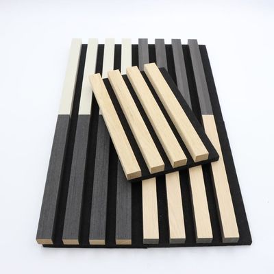 Tablero estriado acústico del panel del grano de madera insonoro para la decoración interior