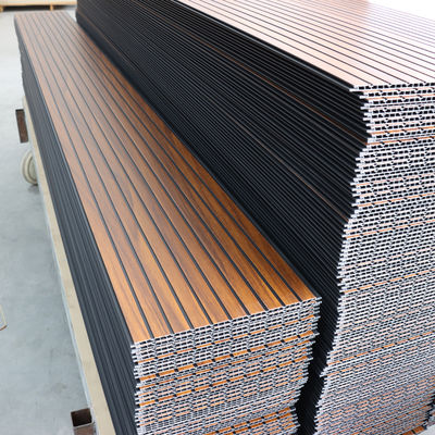 Panel de pared acanalado de PVC, lámina de PVC ignífuga, panel de pared de PVC ligero para decoración de interiores, panel de pared de PVC al por mayor, fácil instalación