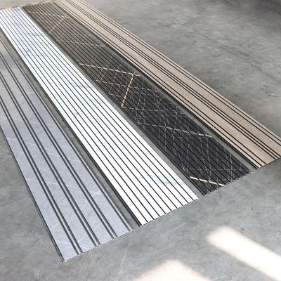 Panel de techo de PVC decorativo para pared Comerciante PVC para revestimiento de pared interior Panel de pared duradero Material de pared fácil y limpio