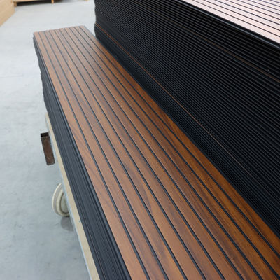 Panel de techo de PVC decorativo para pared Comerciante PVC para revestimiento de pared interior Panel de pared duradero Material de pared fácil y limpio