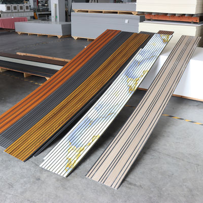 Panel de techo de PVC en relieve en 3D para paredes decorativas Moderno Panel de pared de superficie texturizada de revestimiento de pared de PVC fácil de limpiar