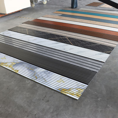 Panel de techo de PVC de grado comercial para paredes impermeable a la humedad Panel de pared de PVC a prueba de humedad para tiendas, hoteles y restaurantes