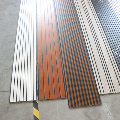 Panel de techo de PVC de grado comercial para paredes impermeable a la humedad Panel de pared de PVC a prueba de humedad para tiendas, hoteles y restaurantes