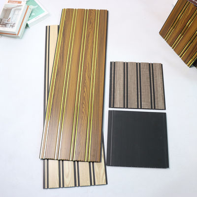 Panel de techo de PVC de grano de madera para paredes interiores Panel de pared rentable Alternativa a los azulejos Panel de pared de mantenimiento fácil