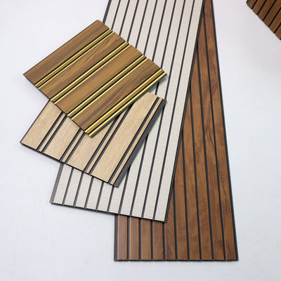 Panel de techo de PVC fácil de instalar para la pared Solución de tablero de pared simple ahorra tiempo y mano de obra Panel de pared de bajo costo de instalación