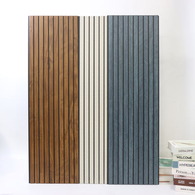 Panel de techo de PVC fácil de instalar para la pared Solución de tablero de pared simple ahorra tiempo y mano de obra Panel de pared de bajo costo de instalación