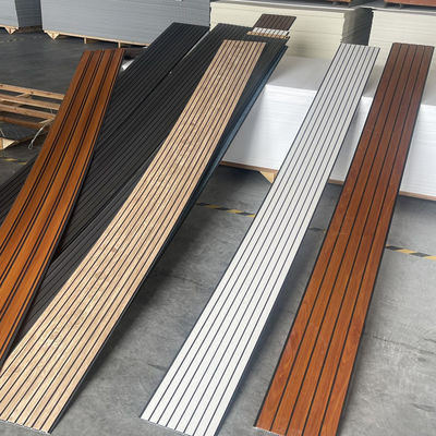 Panel de techo de PVC fácil de instalar para la pared Solución de tablero de pared simple ahorra tiempo y mano de obra Panel de pared de bajo costo de instalación