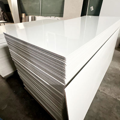 Superficies texturizadas con paneles de pared de PVC para baños resistentes al deslizamiento y a los arañazos