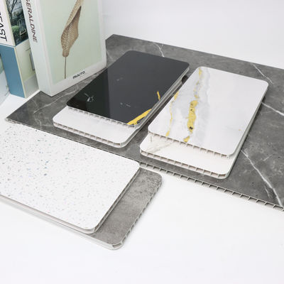 Superficies texturizadas con paneles de pared de PVC para baños resistentes al deslizamiento y a los arañazos