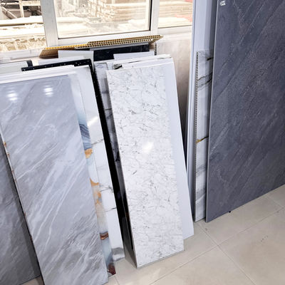 Panel de pared de ducha de PVC ignífugo con patrón 3D moderno, material de renovación de baño de lujo