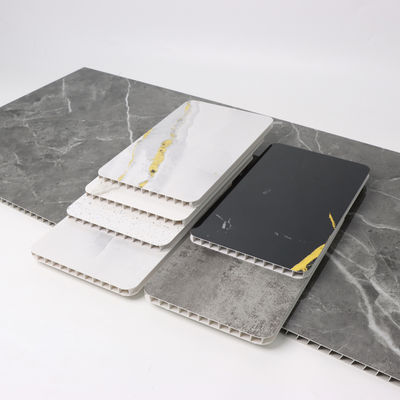 Panel de pared de ducha de PVC ignífugo con patrón 3D moderno, material de renovación de baño de lujo