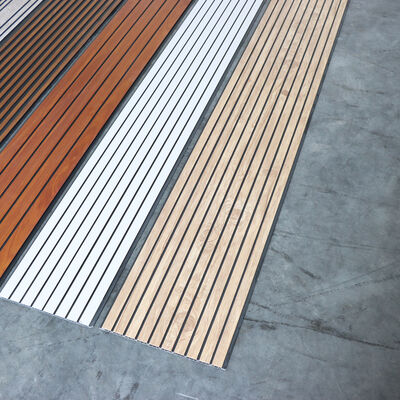 Panel de pared de techo estriado de PVC resistente a la humedad, fácil de instalar, para decoración de paredes de techo de interiores modernos