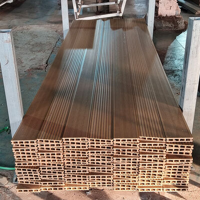 Decking de WPC para exteriores de larga duración.