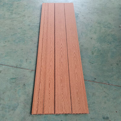 Decking de pared de WPC co-extrudido. Solución de pisos de plástico de madera compuesta a prueba de agua para exteriores.