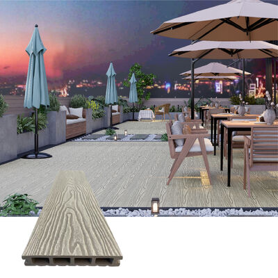 Decking de WPC para exteriores duradero.