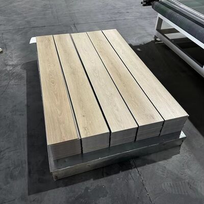 Pisos de tablones de vinilo Spc de lujo de alta calidad Pisos Spc Piso Flotante brillante