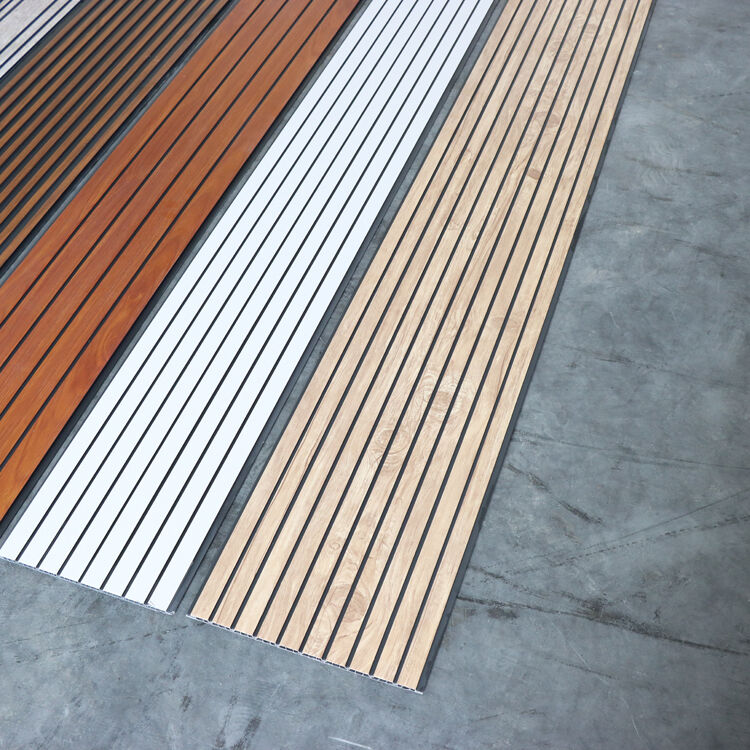 Panel de pared de techo estriado de PVC resistente a la humedad, fácil de instalar, para decoración de paredes de techo de interiores modernos