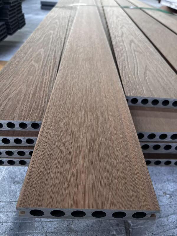 Decking plástico impermeable al aire libre exterior de WPC Antigrietas Para Piscina Y Suelo