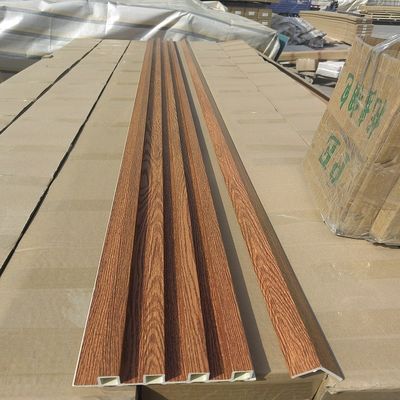 El panel de pared de madera del PVC WPC del grano estrió el panel de pared de los paneles de pared WPC 3D