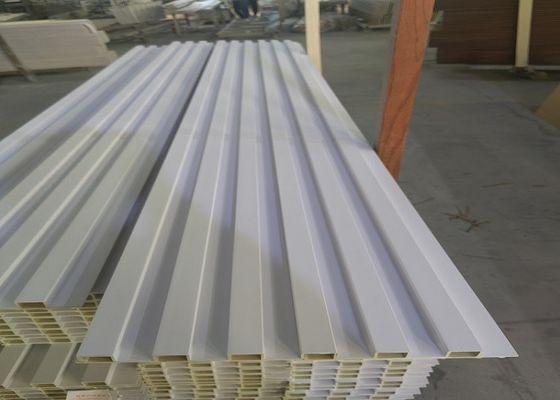 El panel de pared de madera del PVC WPC del grano estrió el panel de pared de los paneles de pared WPC 3D