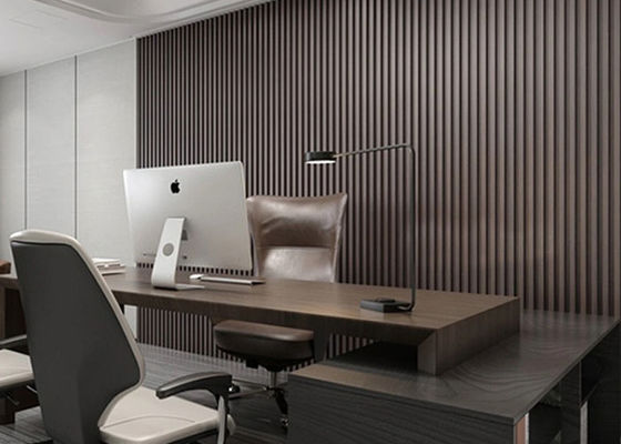 El grano impermeable interior de madera laminó la decoración de los diseños de los paneles de pared del PVC WPC