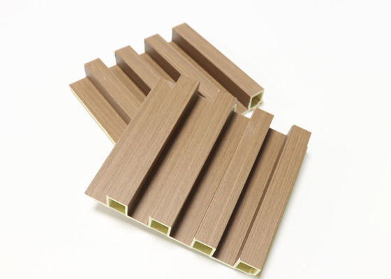 Revestimiento plástico de madera de la pared del hueco de lujo del panel de pared de WPC para la decoración casera