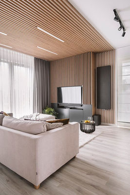 Los granos de madera de madera laminaron el panel de pared interior de WPC para la decoración interior