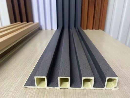 Los granos de madera de madera laminaron el panel de pared interior de WPC para la decoración interior
