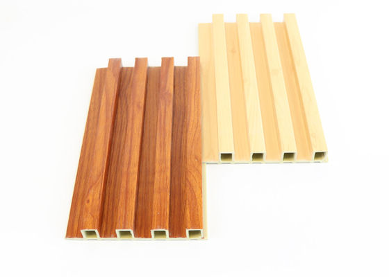 Revestimiento compuesto plástico de madera de la pared de la decoración interior WPC del panel de pared de WPC