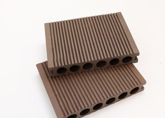 Tablero de cubierta compuesto plástico del piso WPC de WPC de madera al aire libre del Decking