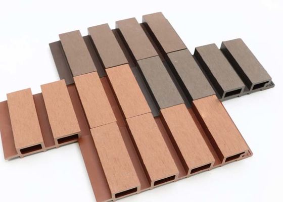Los paneles de pared compuestos plásticos del PVC WPC del revestimiento de la pared exterior de madera al aire libre