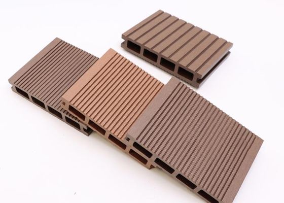 Diseño moderno de la instalación fácil del Decking 18m m del jardín WPC del suelo del marco de la piel