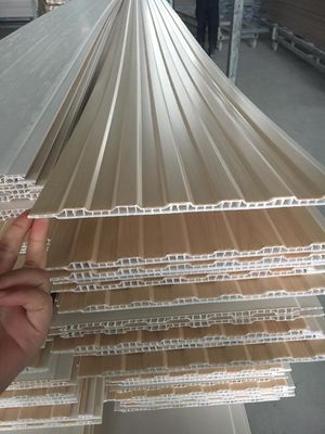 Revestimiento plástico decorativo incombustible de la pared del panel de techo del PVC para el cuarto de baño casero