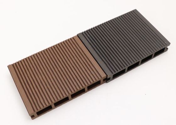 El Decking de madera al aire libre 3D del grano WPC grabó en relieve el suelo compuesto plástico de madera