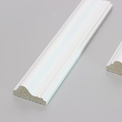 Moldeado preparado rodapié decorativo blanco de la teja que bordea con la luz llevada