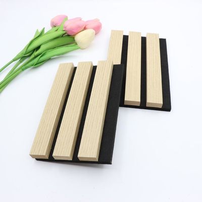 Chapa de madera respetuosa del medio ambiente de los paneles de pared acústicos de Wpc de la fibra de poliéster