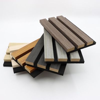Chapa de madera respetuosa del medio ambiente de los paneles de pared acústicos de Wpc de la fibra de poliéster