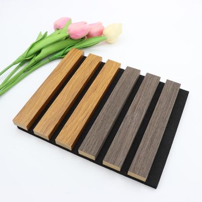 Chapa de madera respetuosa del medio ambiente de los paneles de pared acústicos de Wpc de la fibra de poliéster