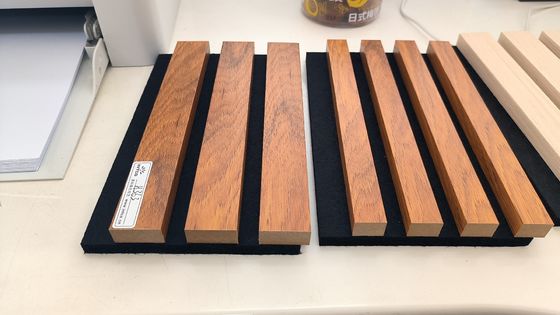 Panel de pared de madera de roble resistente a la humedad Panel de madera acústica