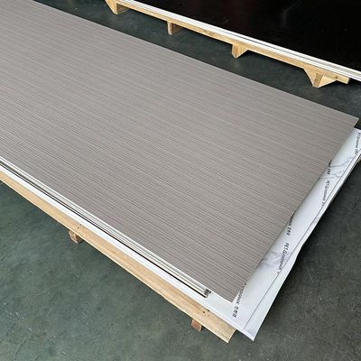 Panel de pared de chapa de madera de carbón de bambú revestimiento UV placa de metal WPC