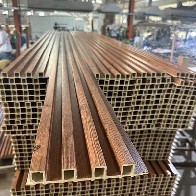 Panel de pared interior de WPC con revestimiento compuesto de madera y plástico