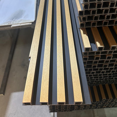 Panel de pared WPC de interior laminado con grano de madera para decoración interior