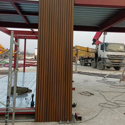 Modernos paneles de pared de WPC con textura de grano de madera para decoración exterior