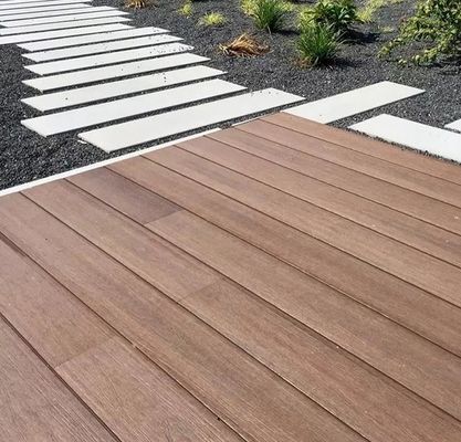 3d grabó en relieve el suelo compuesto plástico de madera al aire libre del Decking de madera de WPC