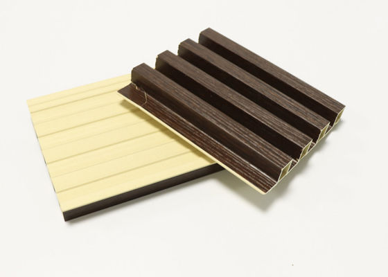 Versátil elegante estriada Louvered de madera de los paneles de pared del substituto WPC