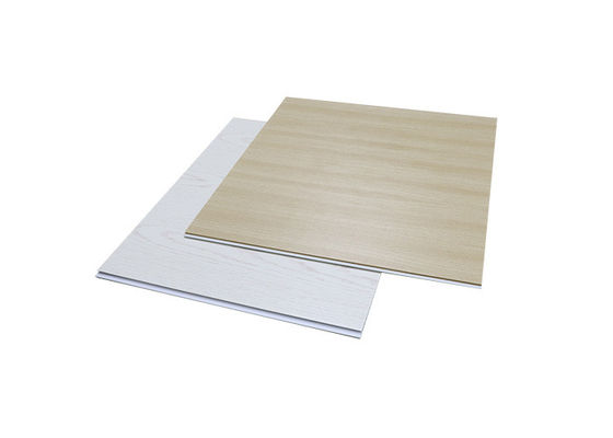 Los paneles de pared interiores revestidos ULTRAVIOLETA laminados del PVC calientan el aislamiento